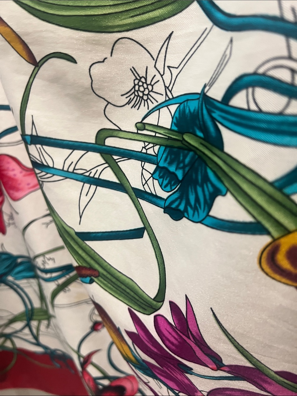 Floral Print Red-Trim Scarf - Picture 6 of 7